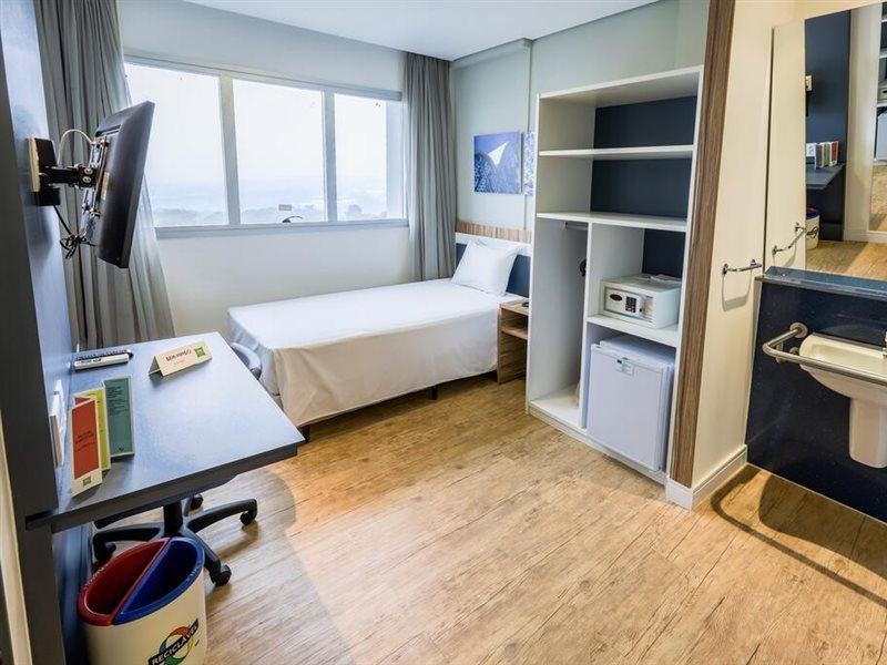 Отель Ibis Styles Confins Aeroporto Лагоа-Санта Экстерьер фото